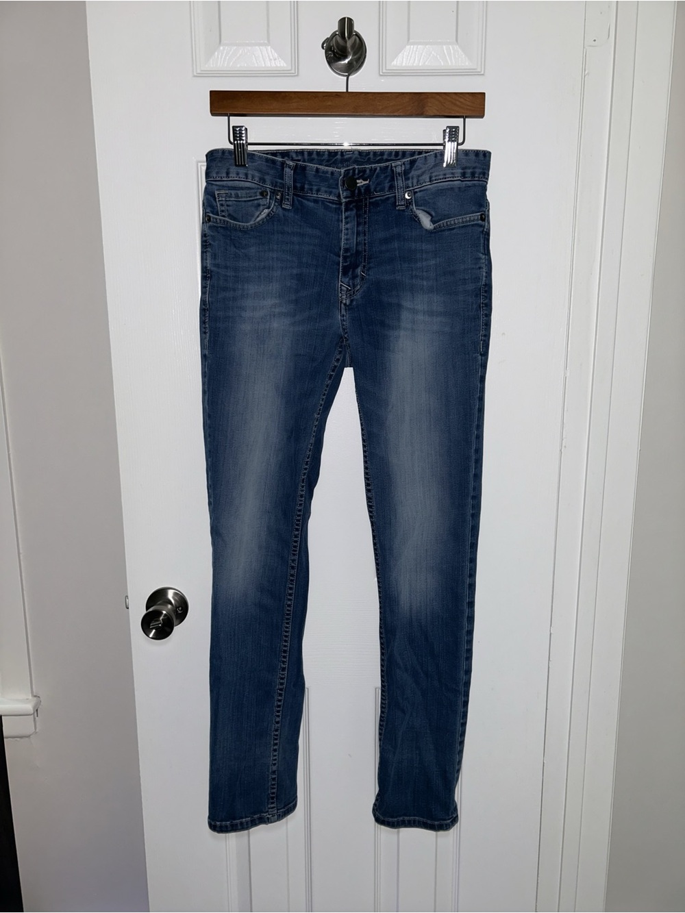 Calvin Klein Men’s Slim Straight Jeans Medium Wash